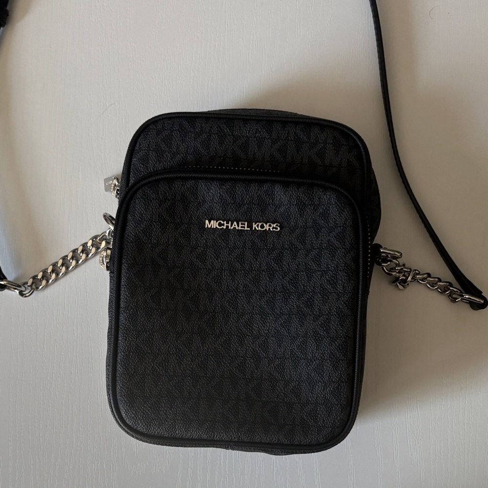 Michael Kors jet set crossbody bag with chain detail, brand new without tags.
